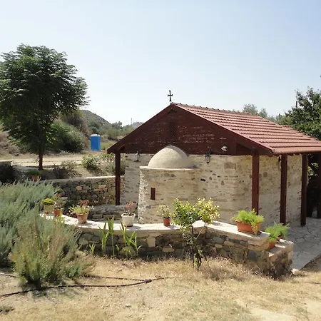 בית נופש Gonia *